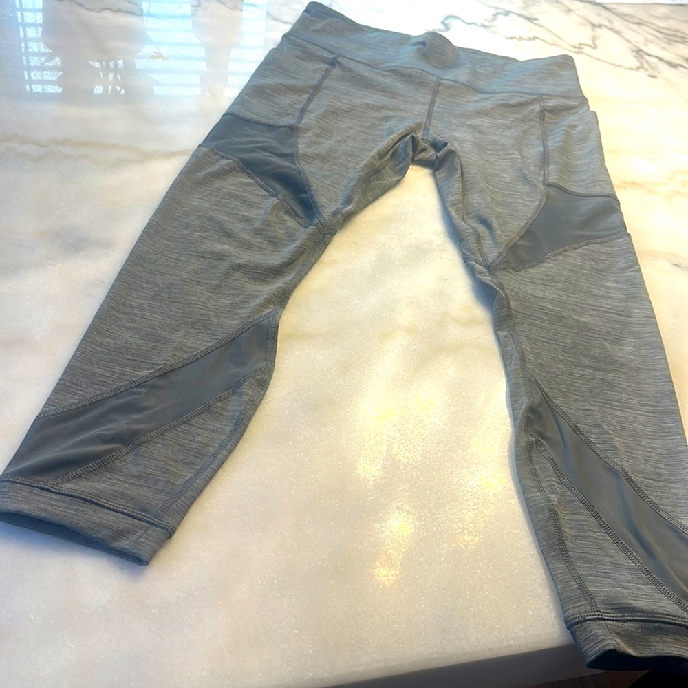 Active wear-ankle leggings- never worn